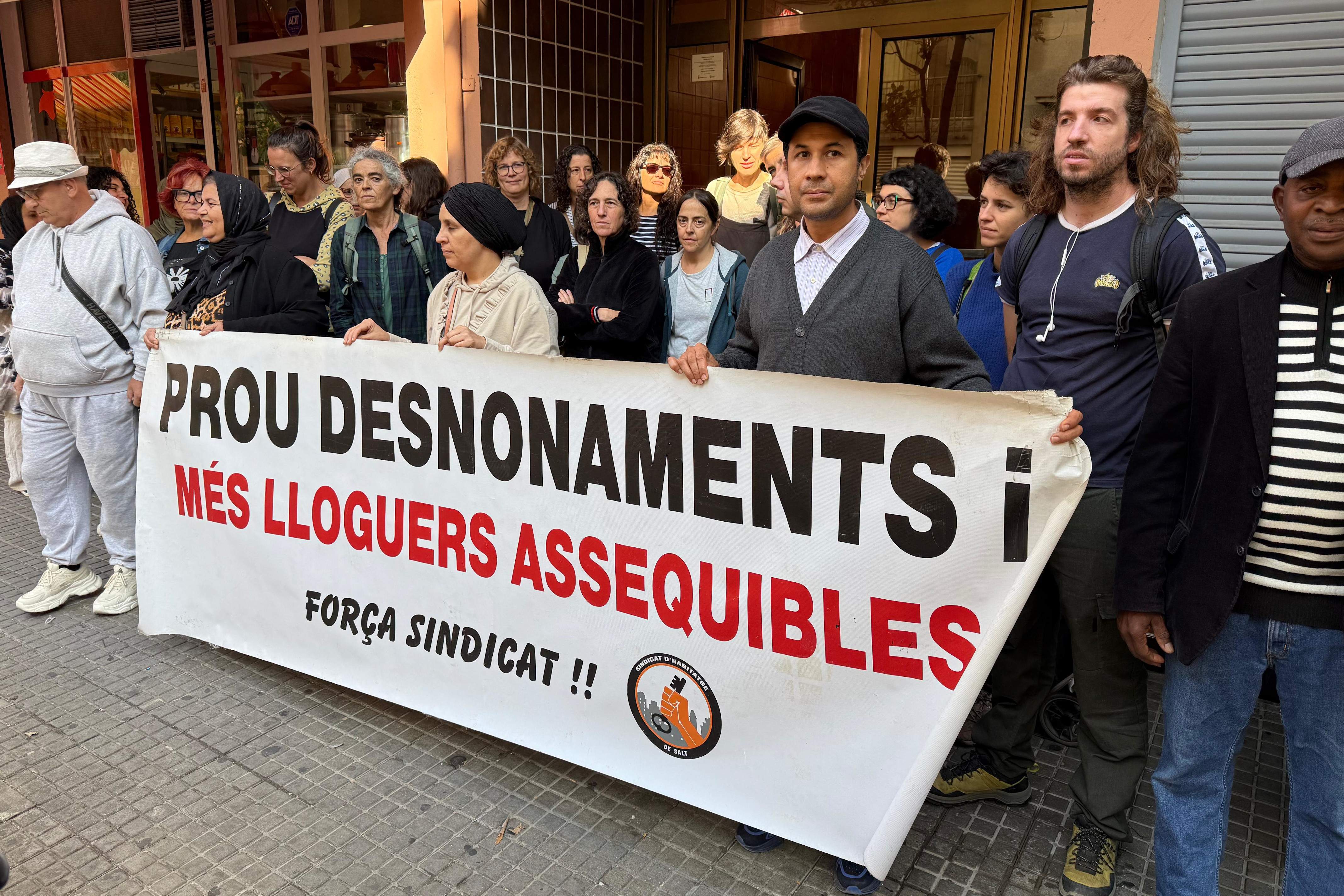 El Govern y los Comuns pactan crear una unidad antidesahucios y activar el registro de grandes tenedores El Govern y los Comuns pactan crear una unidad antidesahucios y activar el registro de grandes tenedores