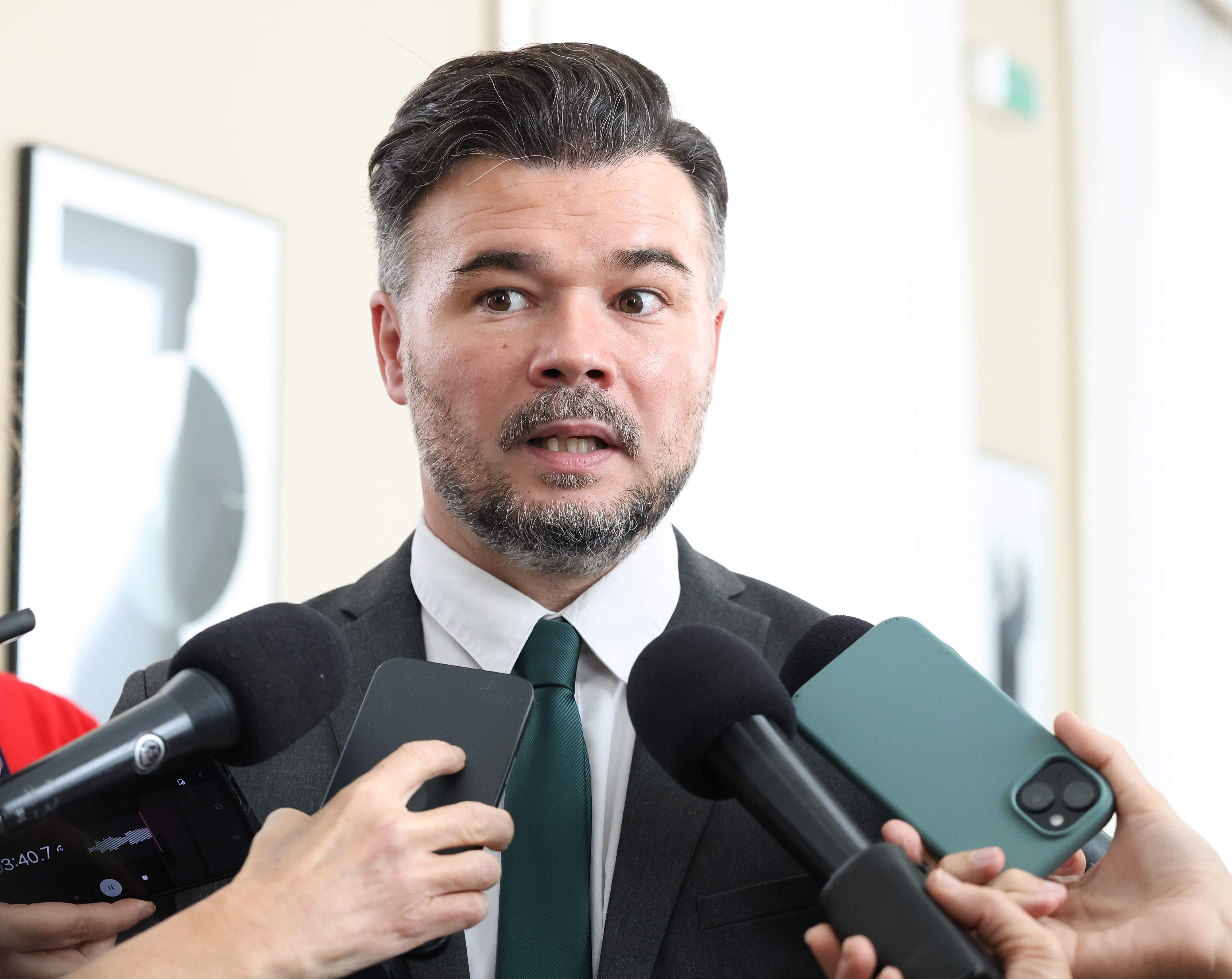 Rufián carga contra Junts: “Son muy pesados. Si no aportan, que se aparten” Rufián carga contra Junts: “Son muy pesados. Si no aportan, que se aparten”