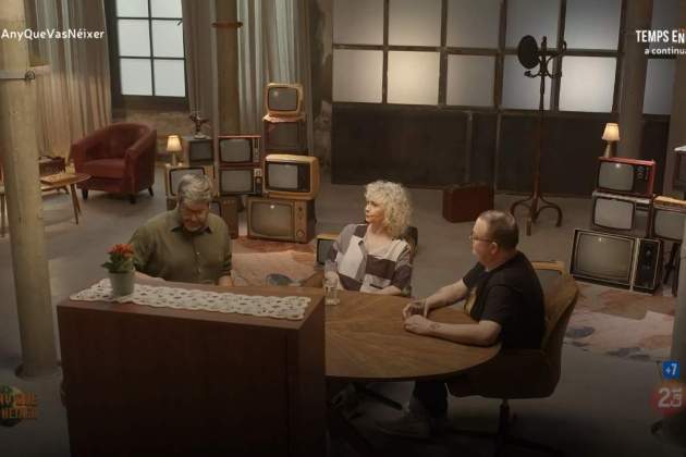 Mònica Terribas y Miqui Puig, con Xavi Bundó en 'L'any que vas néixer' 2Cat Mònica Terribas y Miqui Puig, con Xavi Bundó en 'L'any que vas néixer' 2Cat