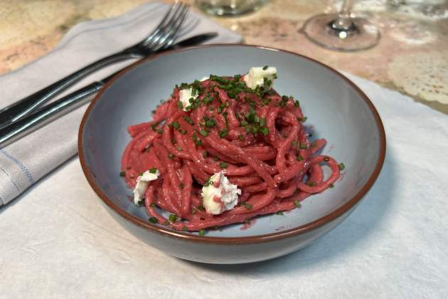 Pasta amb salsa de remolatxa 3 plats Ada Parellada. / Foto: Raquel Sánchez Pasta amb salsa de remolatxa 3 plats Ada Parellada. / Foto: Raquel Sánchez