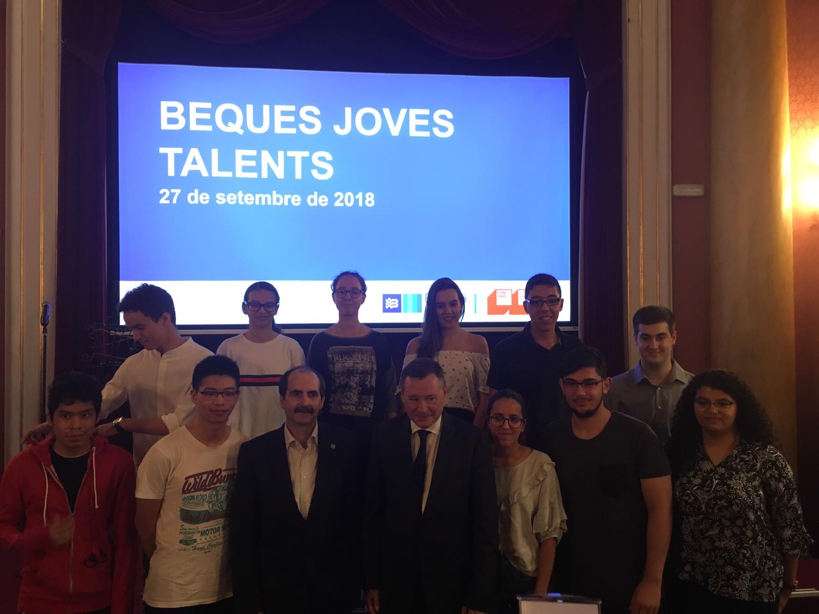 Fundación Agbar otorga 12 becas universitarias a jóvenes con pocos recursos