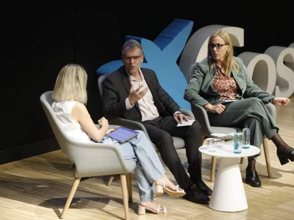 El catedràtic Oriol Amat i la presidenta del Col·legi d'Economistes, Àngels Fitó. El catedràtic Oriol Amat i la presidenta del Col·legi d'Economistes, Àngels Fitó.