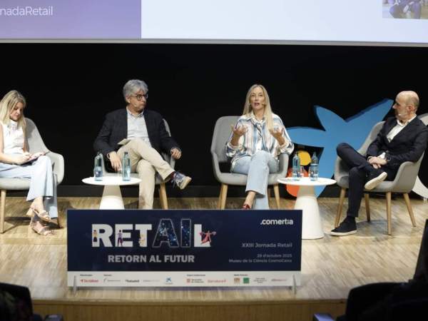Santi Gallardo, Anna Navarro y Jaume Pascual, en una de las mesas de debate. Santi Gallardo, Anna Navarro y Jaume Pascual, en una de las mesas de debate.