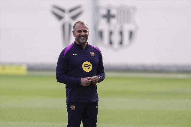 Hansi Flick somriu entrenament Barça Europa Press Hansi Flick somriu entrenament Barça Europa Press