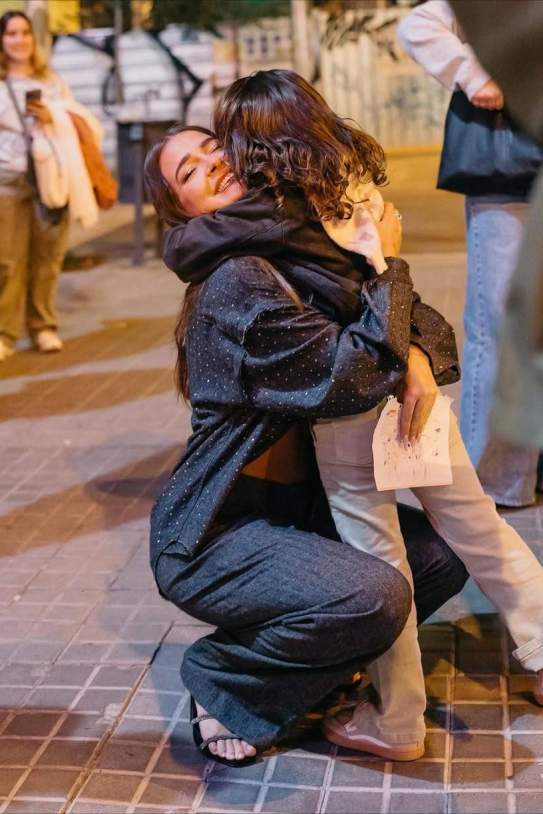 Laura Escanes con su hija Roma en la première de 'La Travessa' / Instagram