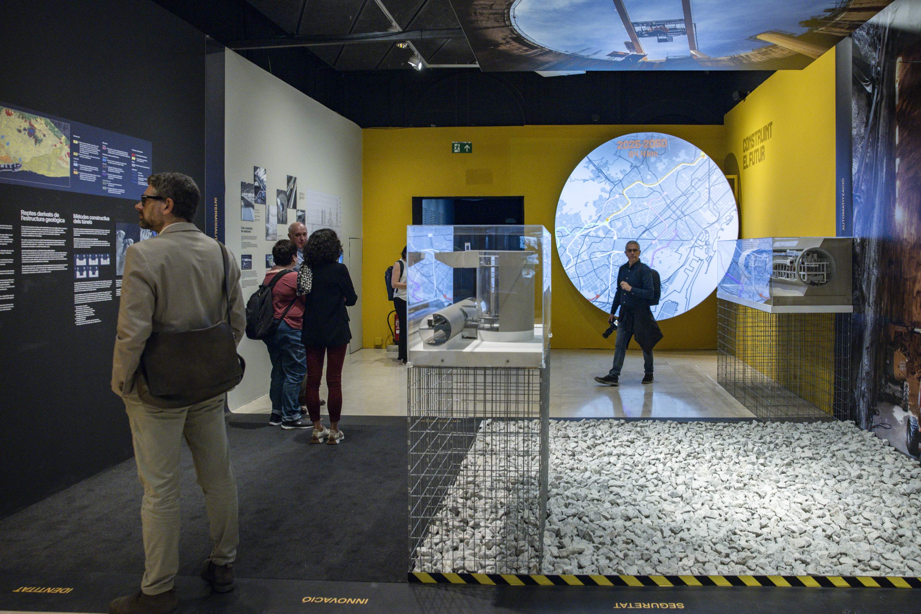 Exposición T-100: un viaje al pasado, el presente y el futuro del Metro de Barcelona Exposición T-100: un viaje al pasado, el presente y el futuro del Metro de Barcelona