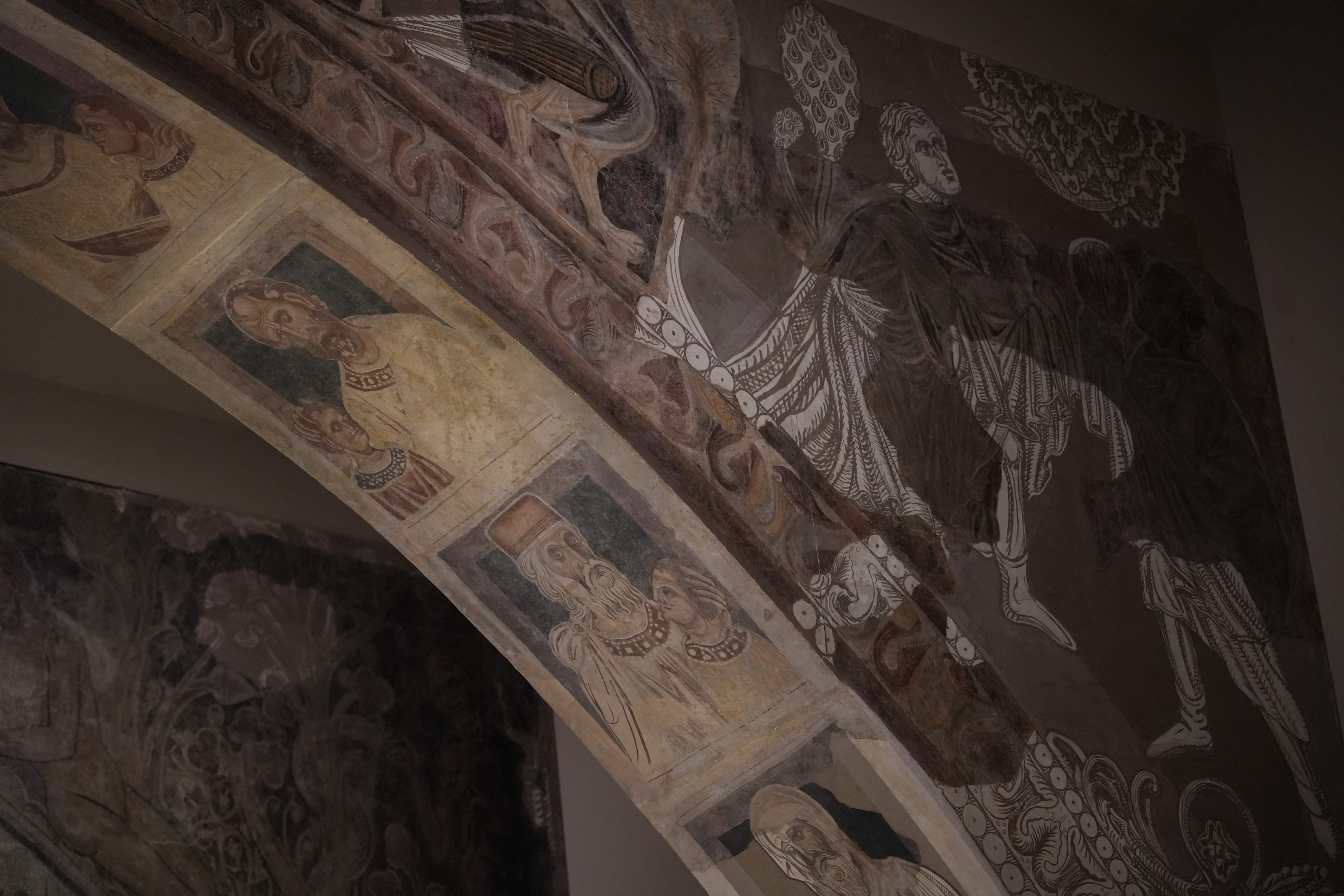 Cultura niega un mal trato de los murales de Sijena por su origen e ignora las "provocaciones" de Aragón Cultura niega un mal trato de los murales de Sijena por su origen e ignora las "provocaciones" de Aragón