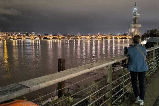 2. Bordeus. L'antic moll fluvial i el Pont de Pedra. Cedida Santi Such 2. Bordeus. L'antic moll fluvial i el Pont de Pedra. Cedida Santi Such