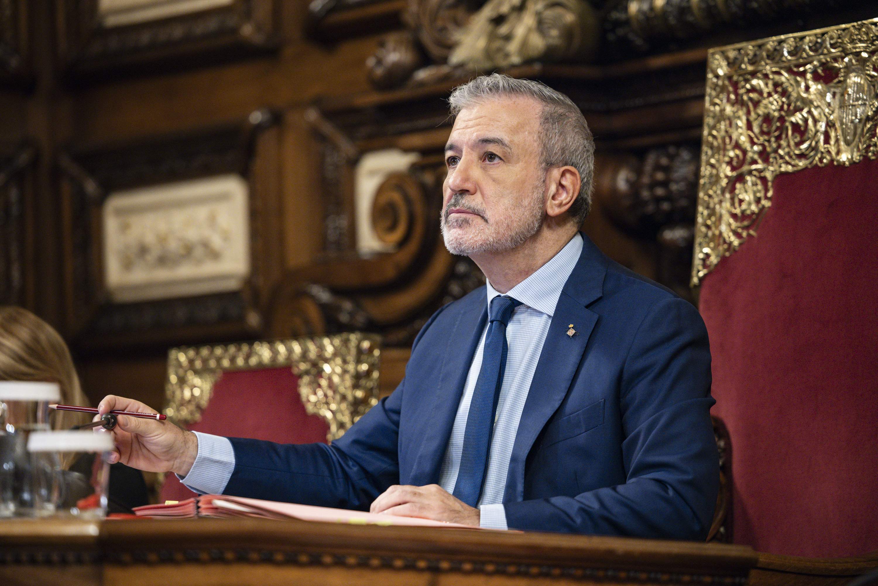 La abstención de los comunes fuerza a Collboni a vincular los presupuestos a una cuestión de confianza