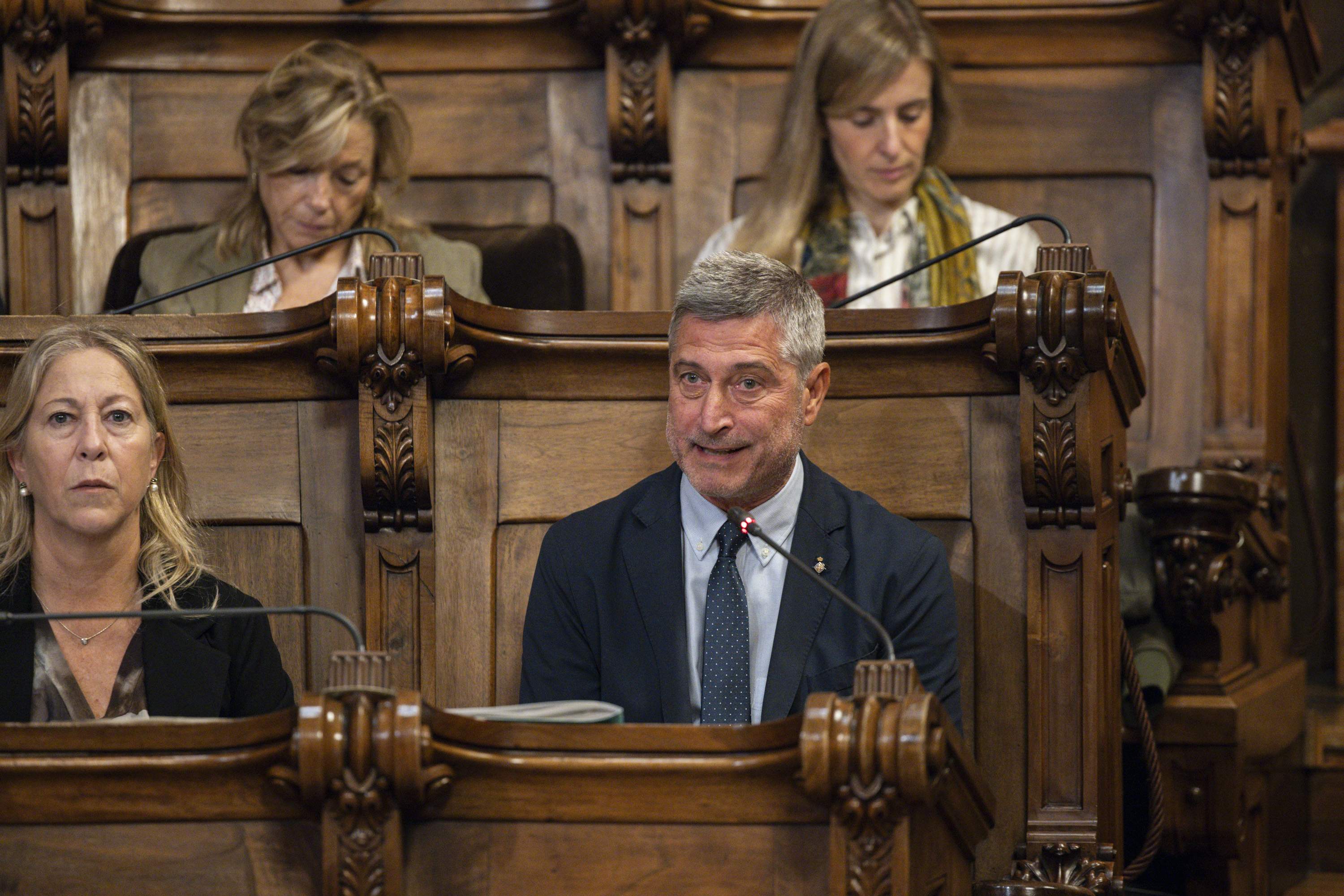 Retrets al nou logo de l’Ajuntament de Barcelona al plenari municipal: “Han adoptat els colors del PSC” Retrets al nou logo de l’Ajuntament de Barcelona al plenari municipal: “Han adoptat els colors del PSC”