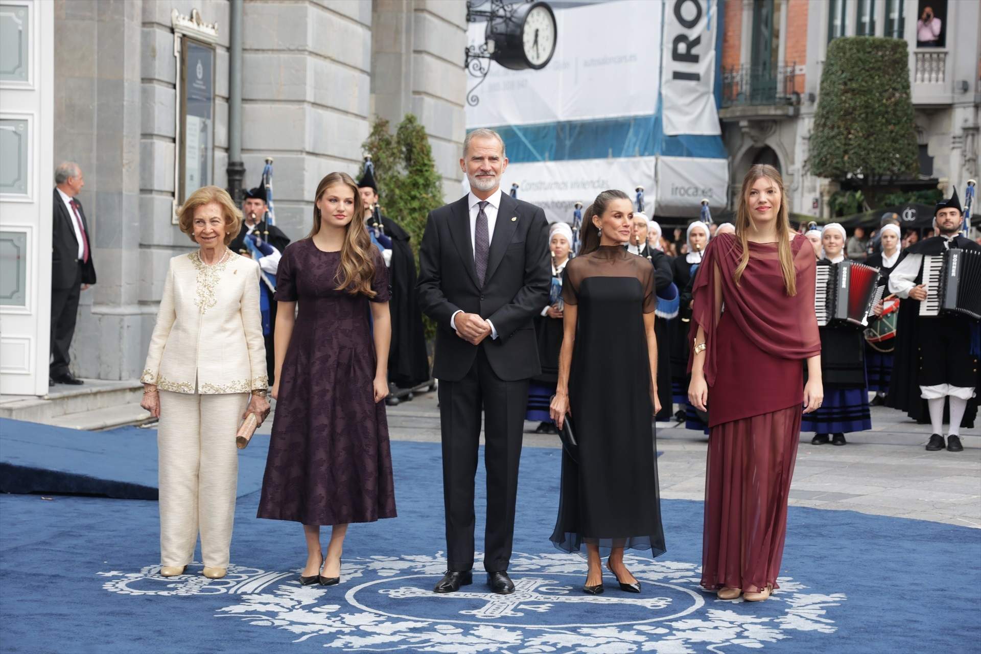 Felipe VI deja fuera a Juan Carlos de la celebración oficial de los 50 años de la monarquía Felipe VI deja fuera a Juan Carlos de la celebración oficial de los 50 años de la monarquía