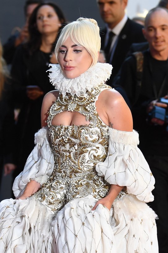 lady gaga vestido dorado EFE