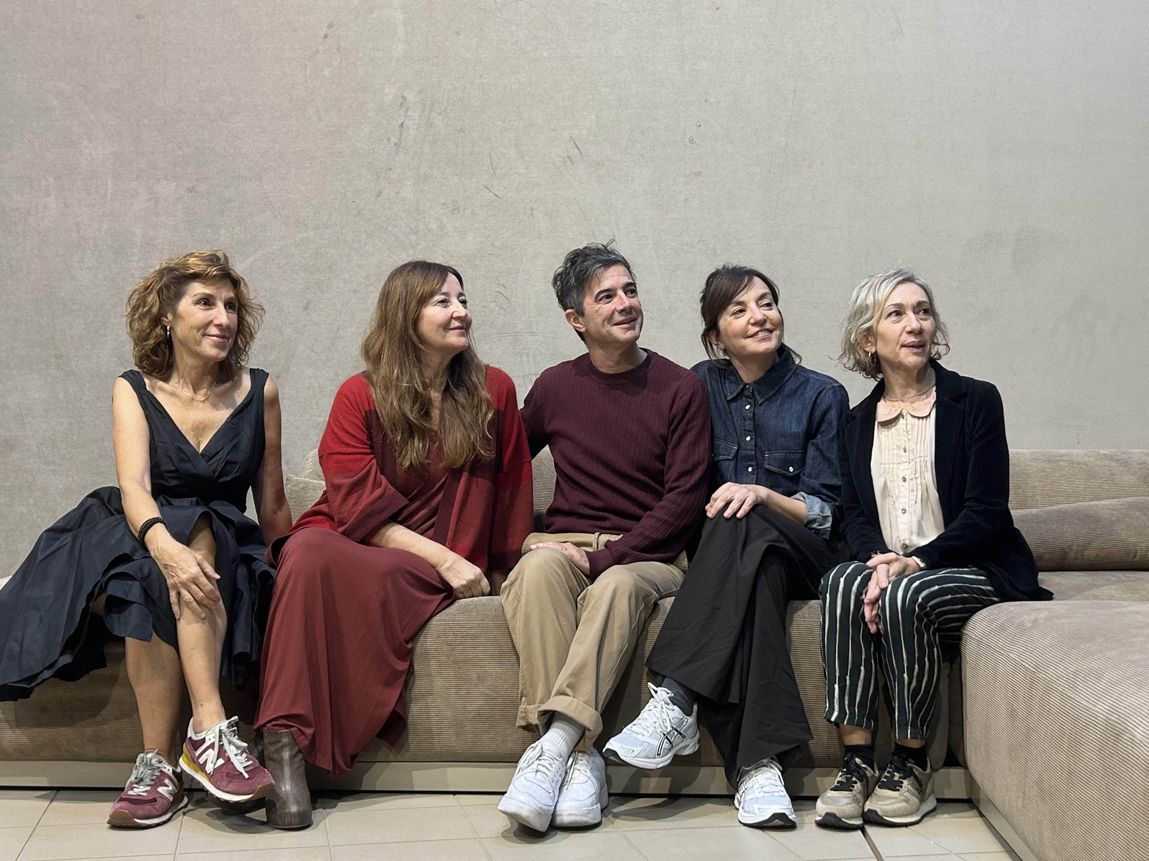 T de Teatre estrena 'Avui no ploraré' en el Goya, una comedia agridulce sobre la familia y la salud mental T de Teatre estrena 'Avui no ploraré' en el Goya, una comedia agridulce sobre la familia y la salud mental