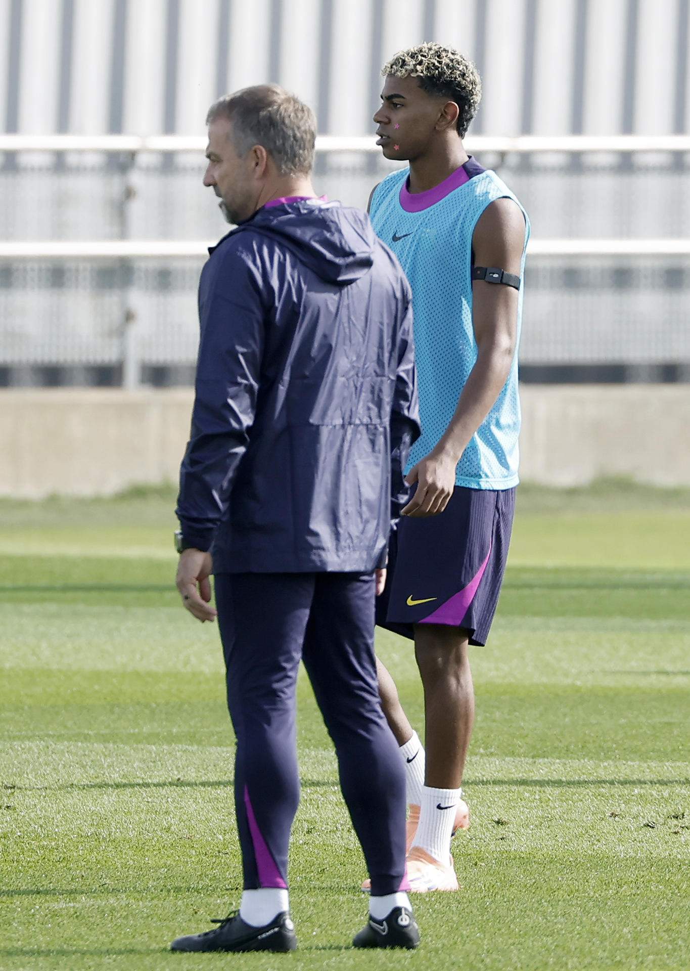 Hansi Flick no va a seguir las peticiones de los médicos con Lamine Yamal