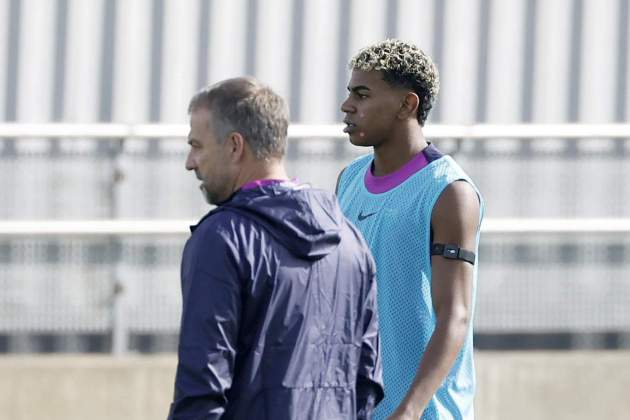 Hans Flick Lamine Yamal entrenamiento Barça / Foto: EFE