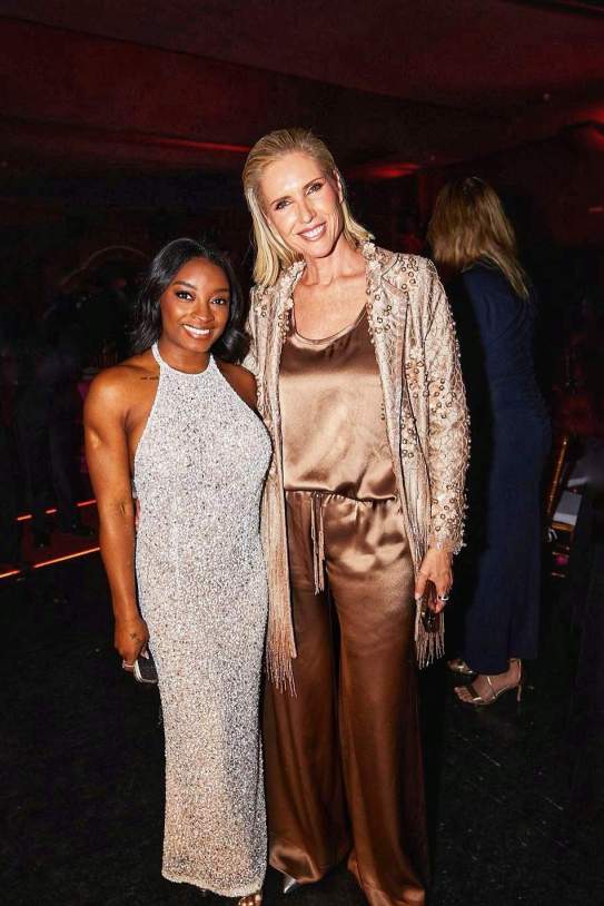 Judit Mascó con Simone Biles en la gala de los Premios Bazaar Women of the Year / Instagram Judit Mascó con Simone Biles en la gala de los Premios Bazaar Women of the Year / Instagram