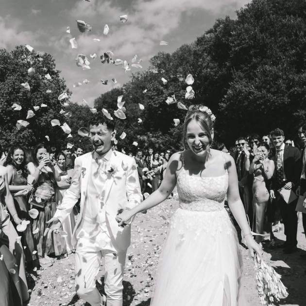 L'Oriol i la Judit el dia de la seva boda / Instagram @byclararuiz L'Oriol i la Judit el dia de la seva boda / Instagram @byclararuiz