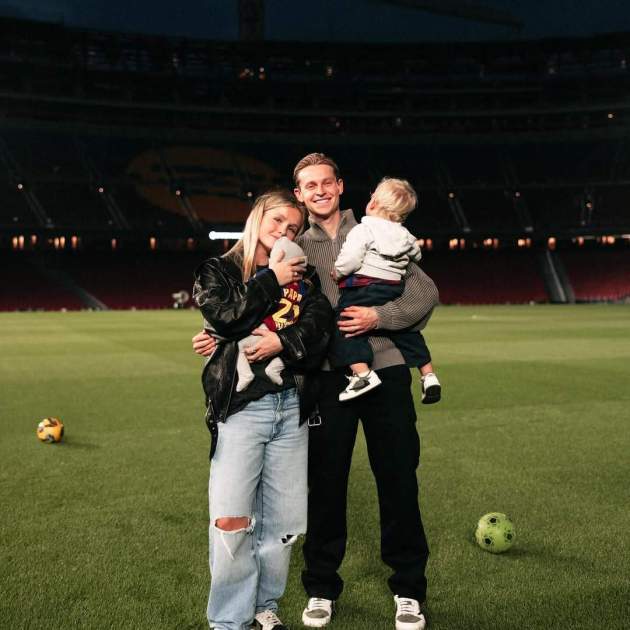 Frenkie de Jong con Mikky, su mujer y sus dos hijos / Instagram