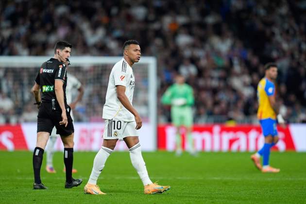 Árbitro Mateu Busquets Ferrer Kylian Mbappé Real Madrid / Foto: Europa Press