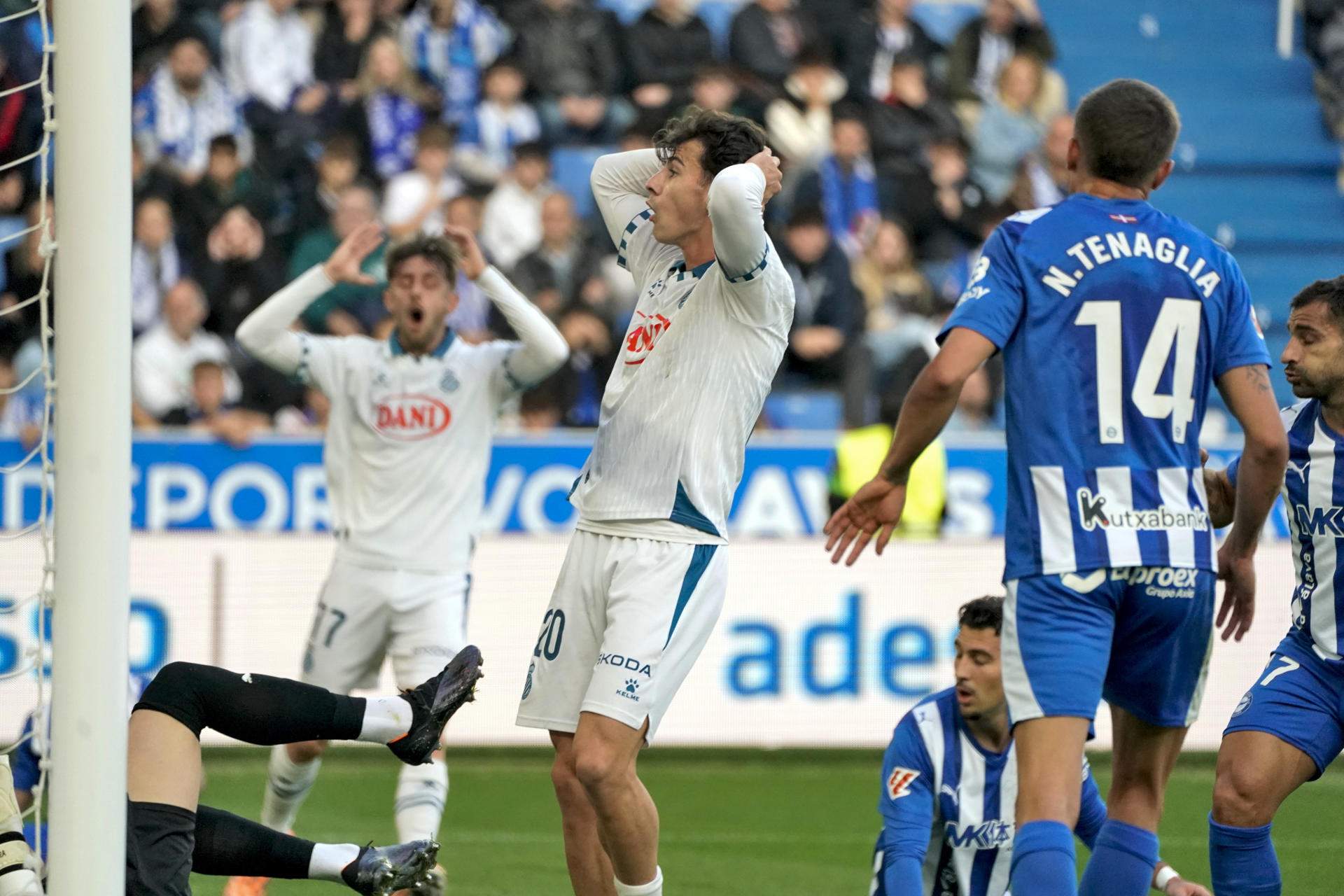 Un desconcentrado Espanyol pierde la contundencia y no puntúa contra el Alavés (2-1)