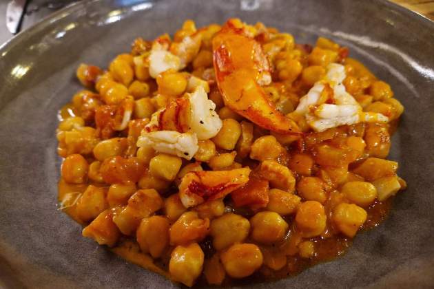 Callos con garbanzos y bogavante del bar Tòfol. / Foto: Esmorzarsdeforquilla.cat Callos con garbanzos y bogavante del bar Tòfol. / Foto: Esmorzarsdeforquilla.cat