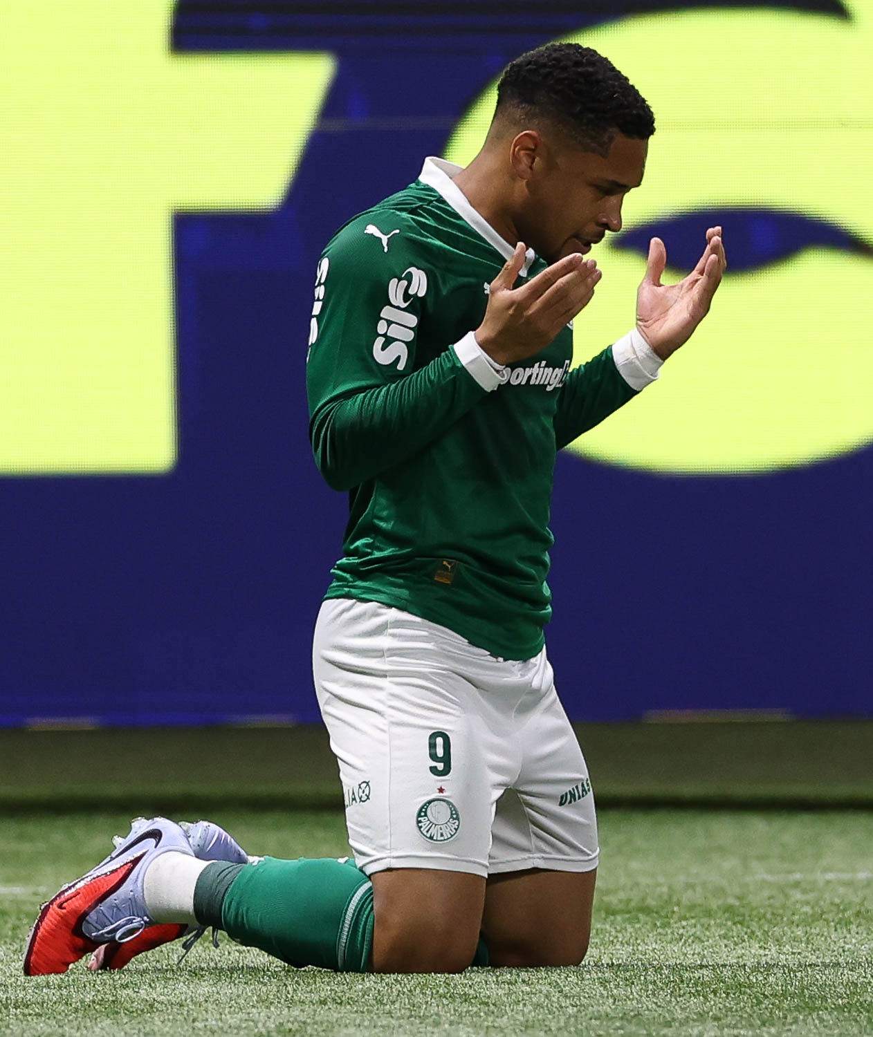 Una palanca inesperada des del Brasil: Vitor Roque enamora el United i el Barça es frega les mans