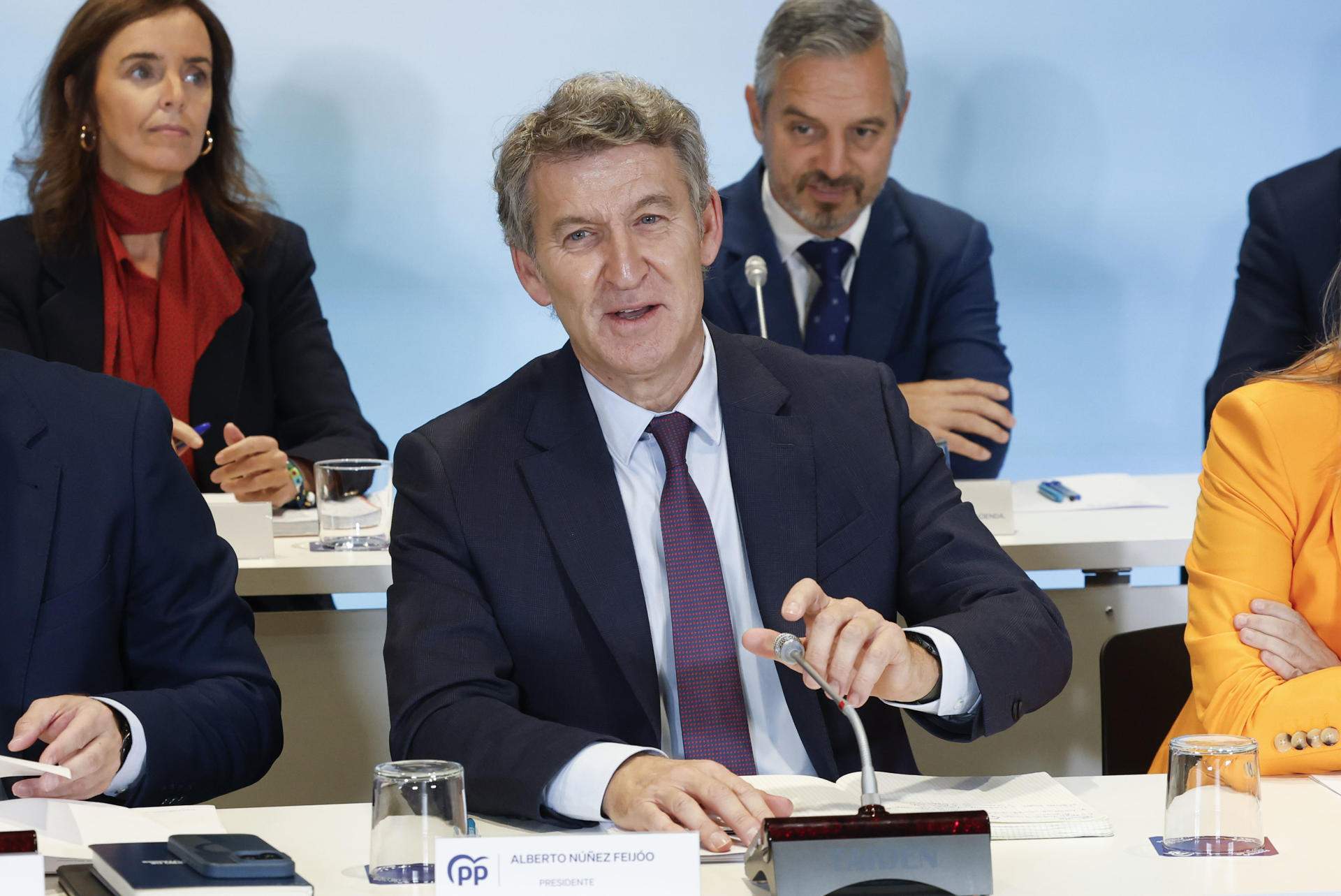 Feijóo veu “correcta” la dimissió de Mazón i insta Vox a pactar-ne un substitut