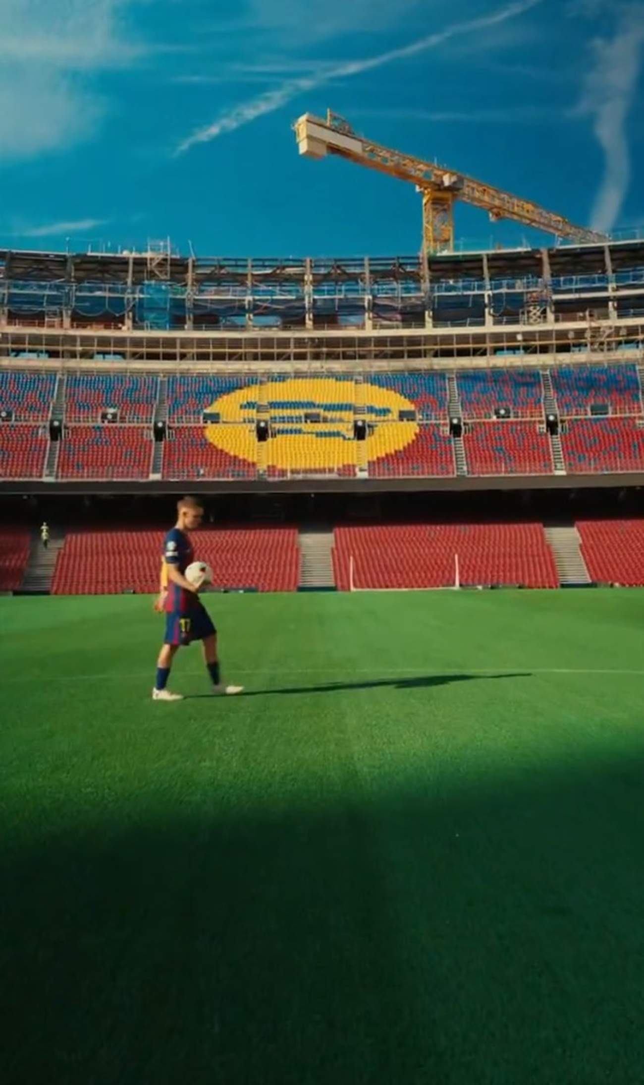 Marc Casadó canvia de club i es converteix en el primer a trepitjar l'Spotify Camp Nou