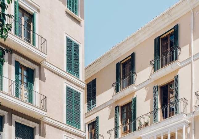 Imatge d'arxiu d'un bloc de pisos a Barcelona | Freepik