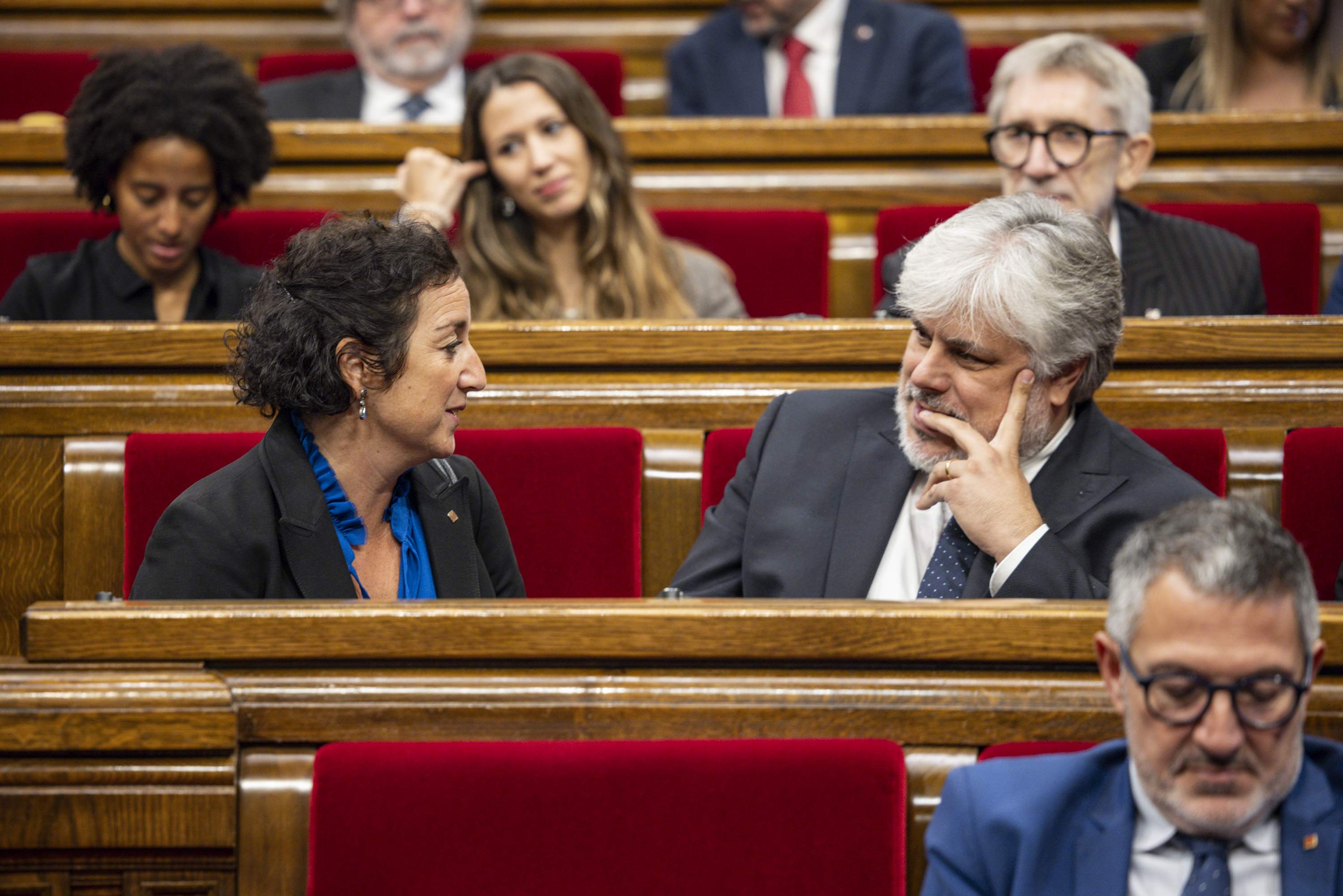Junts pide por partida doble a Illa y Romero que registren los presupuestos en el Parlament para negociarlos