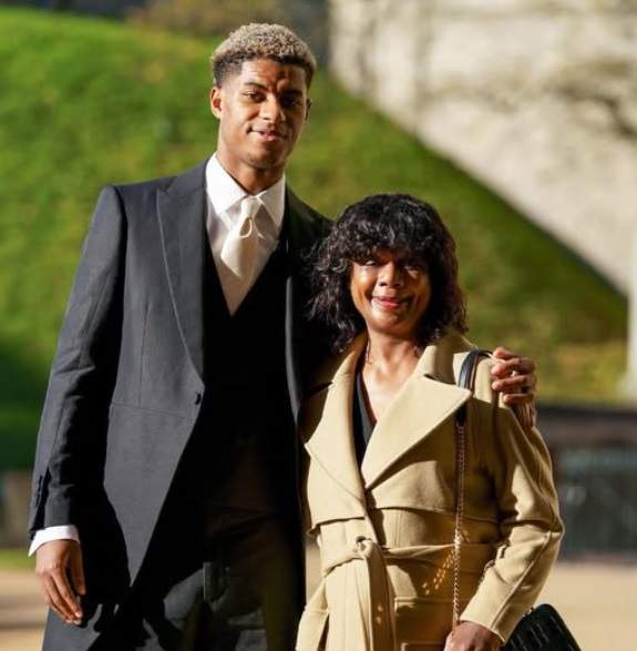 Marcus Rashford i la seva mare Facebook