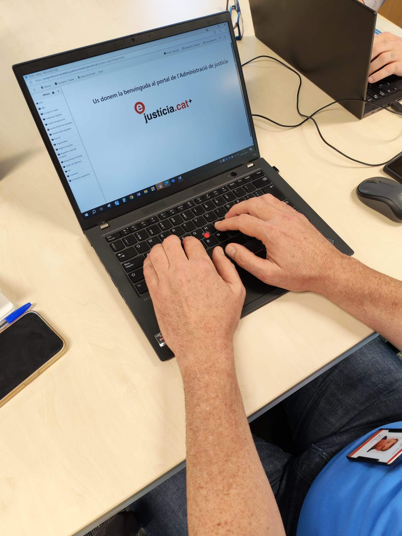 Adeu al paper i al correu ordinari: Catalunya comença a implementar l'expedient digital als jutjats penals