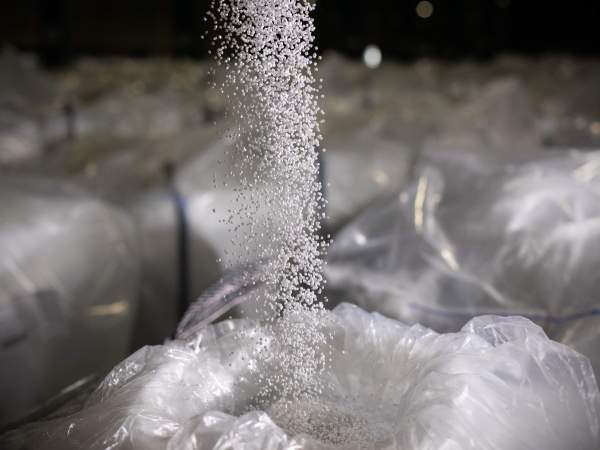 Producció de PET, un material que elabora Plastiverd al Prat de Llobregat Producció de PET, un material que elabora Plastiverd al Prat de Llobregat