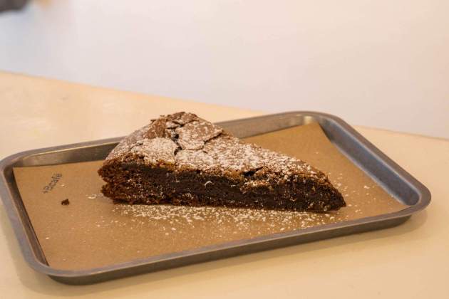 Pastel de chocolate +Bernat. / Foto: Marta Garreta