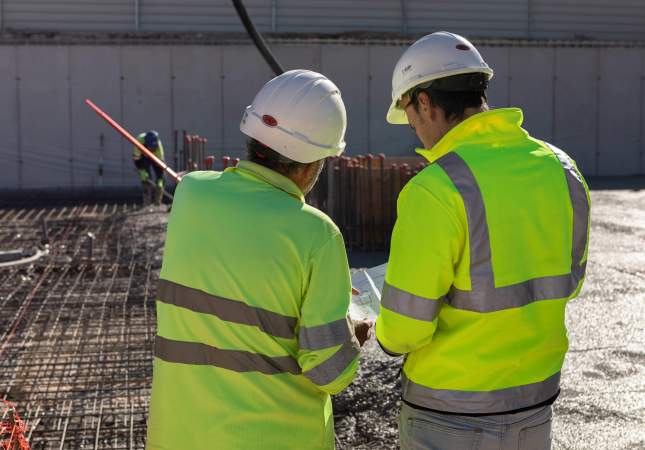 Operarios del sector de la construcció. Operaris del sector de la construcció.