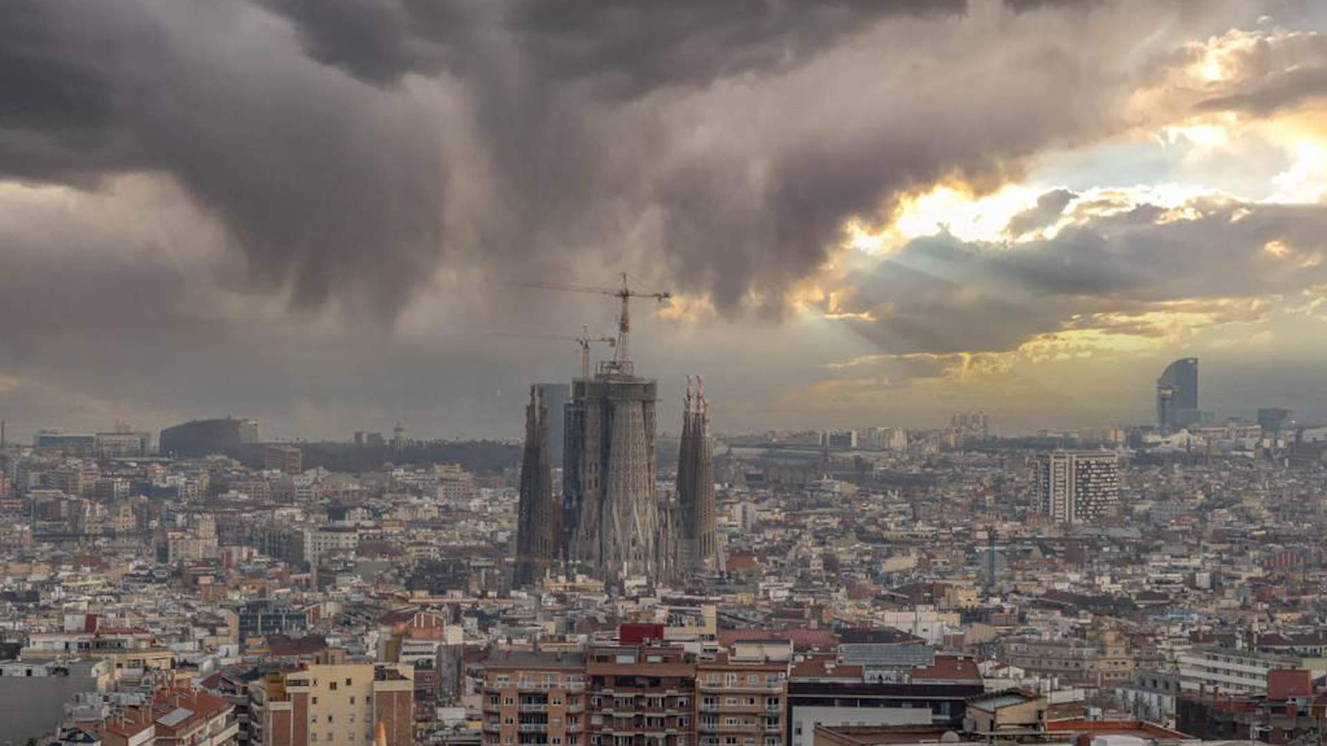 Catalunya en alerta per un canvi radical de temps amb tempestes violentes, aiguats i neu