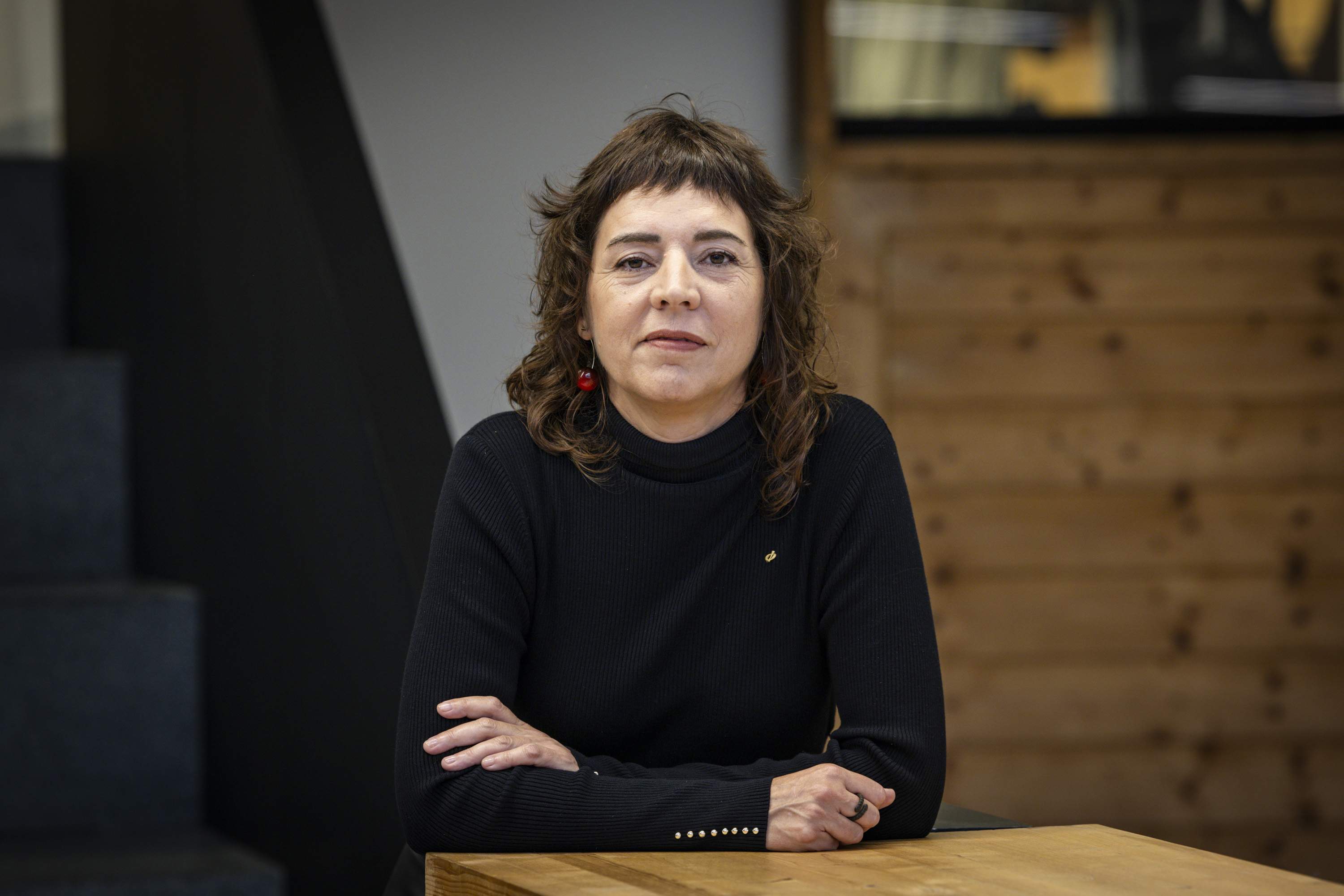 Núria Cadenes, premi Proa de novel·la amb 'Qui salva una vida'