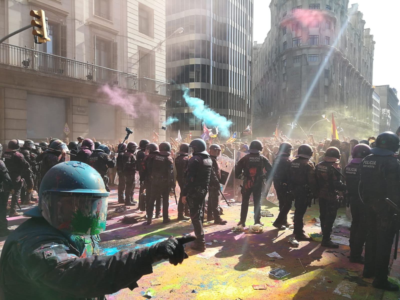 Vint-i-quatre ferits i quatre detinguts en les càrregues a la manifestació independentista