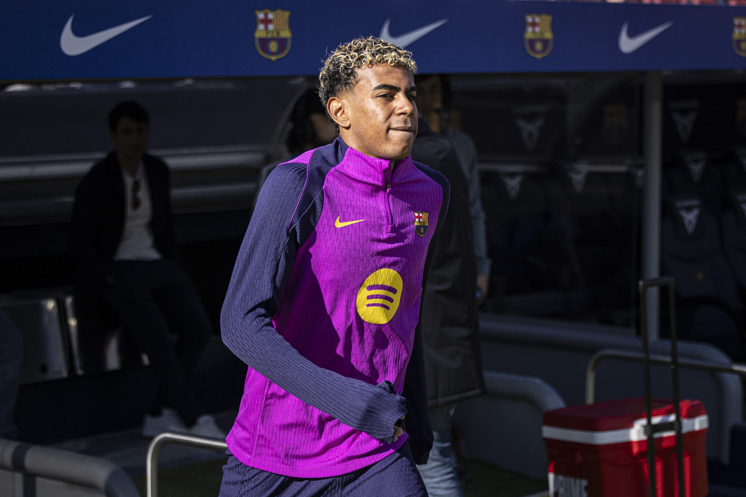 Lamine Yamal s'ho demana a Flick i Deco, ha de ser titular, també el 2027