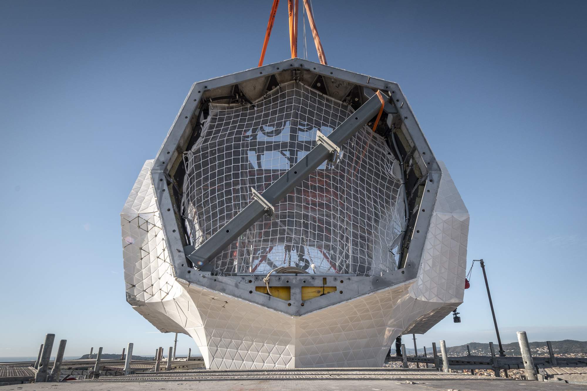 Col·locació peça nucli central creu torre Jesucrist Sagrada Família Pep Daudé Col·locació peça nucli central creu torre Jesucrist Sagrada Família Pep Daudé