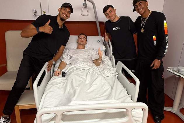 Gavi lesionado junto a más jugadores / Instagram