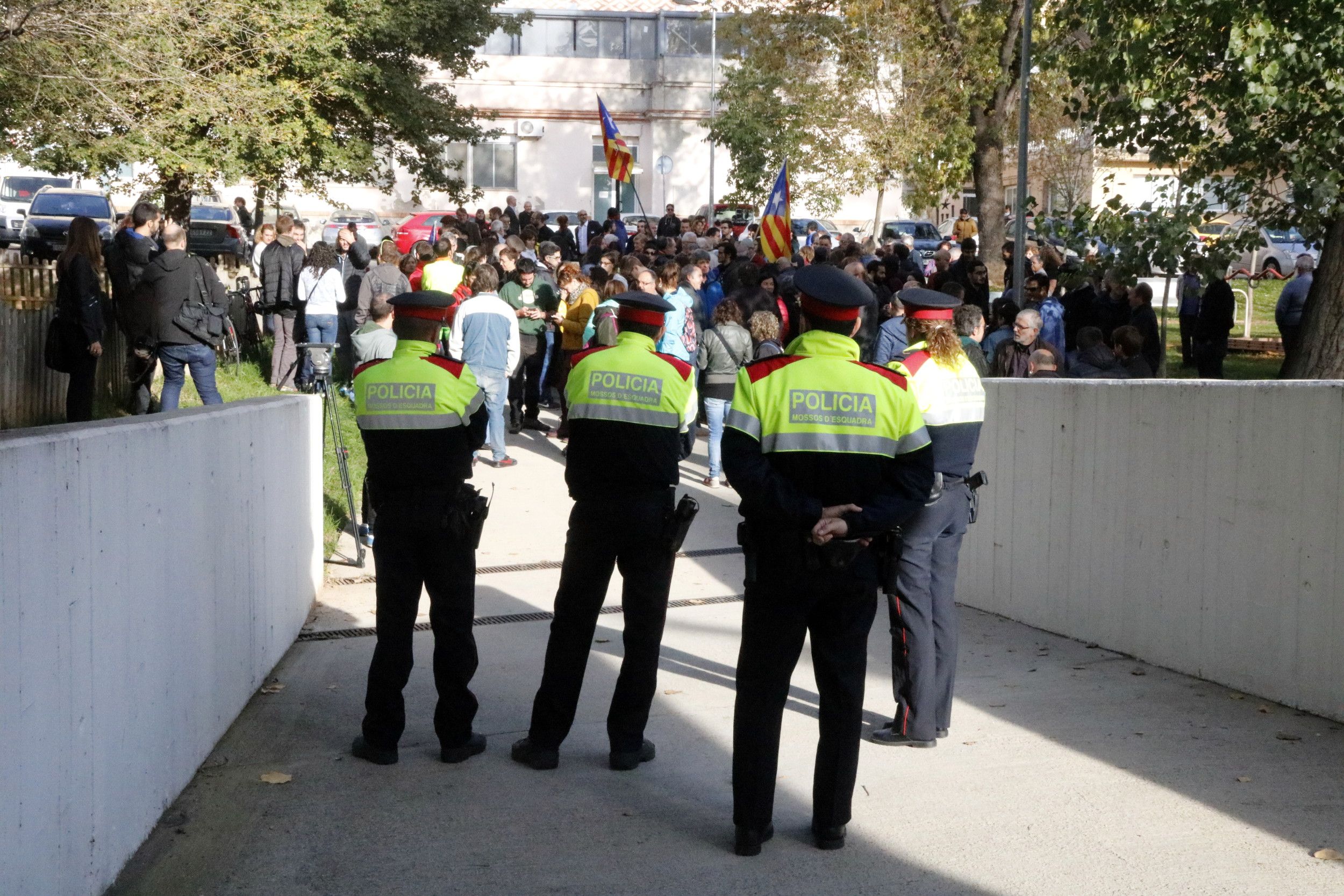 Mobilització davant dels jutjats per la detenció de l'alcaldessa de Berga