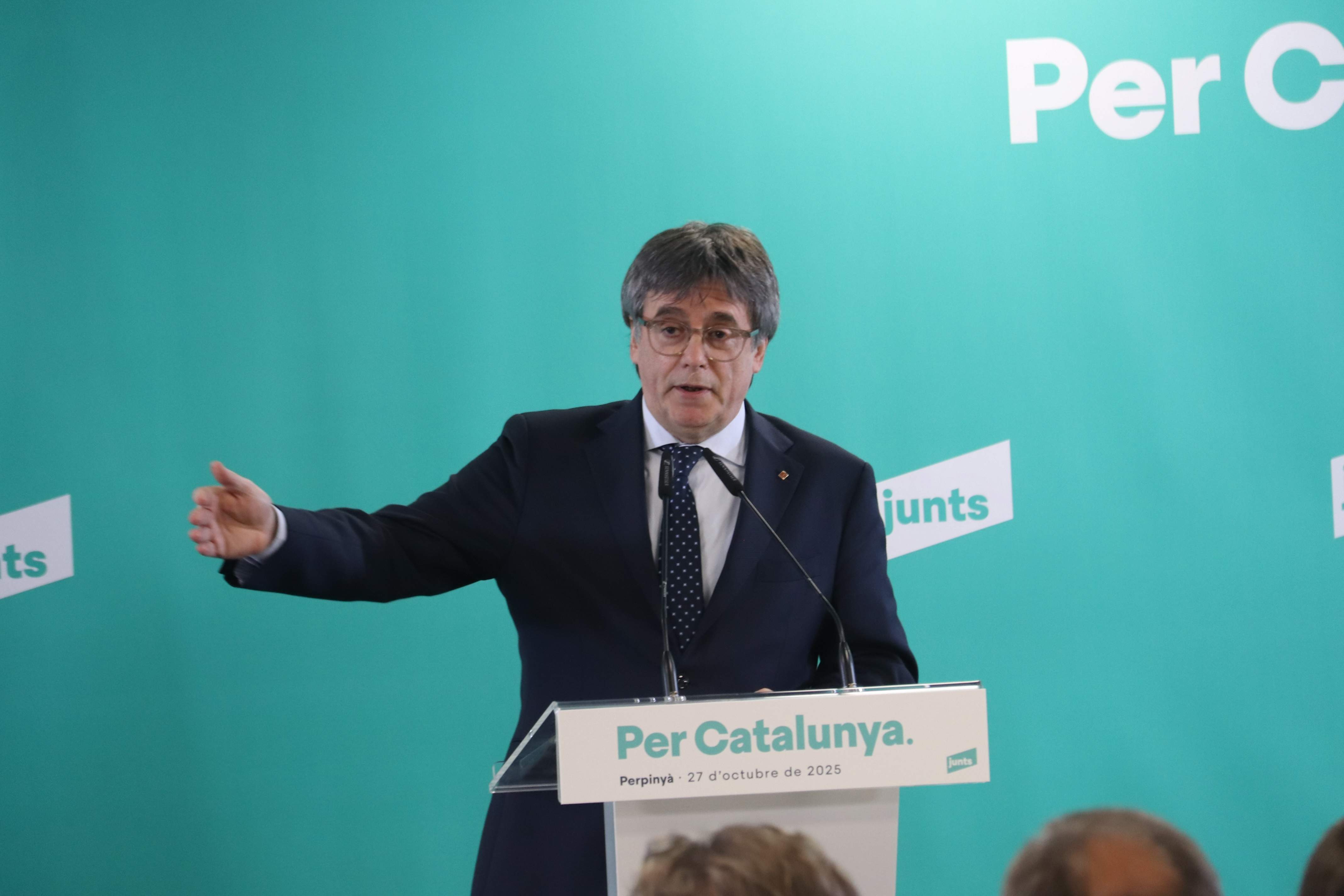 Puigdemont responde a Sánchez y denuncia la maquinaria de propaganda socialista contra Junts: "Somos la diana"