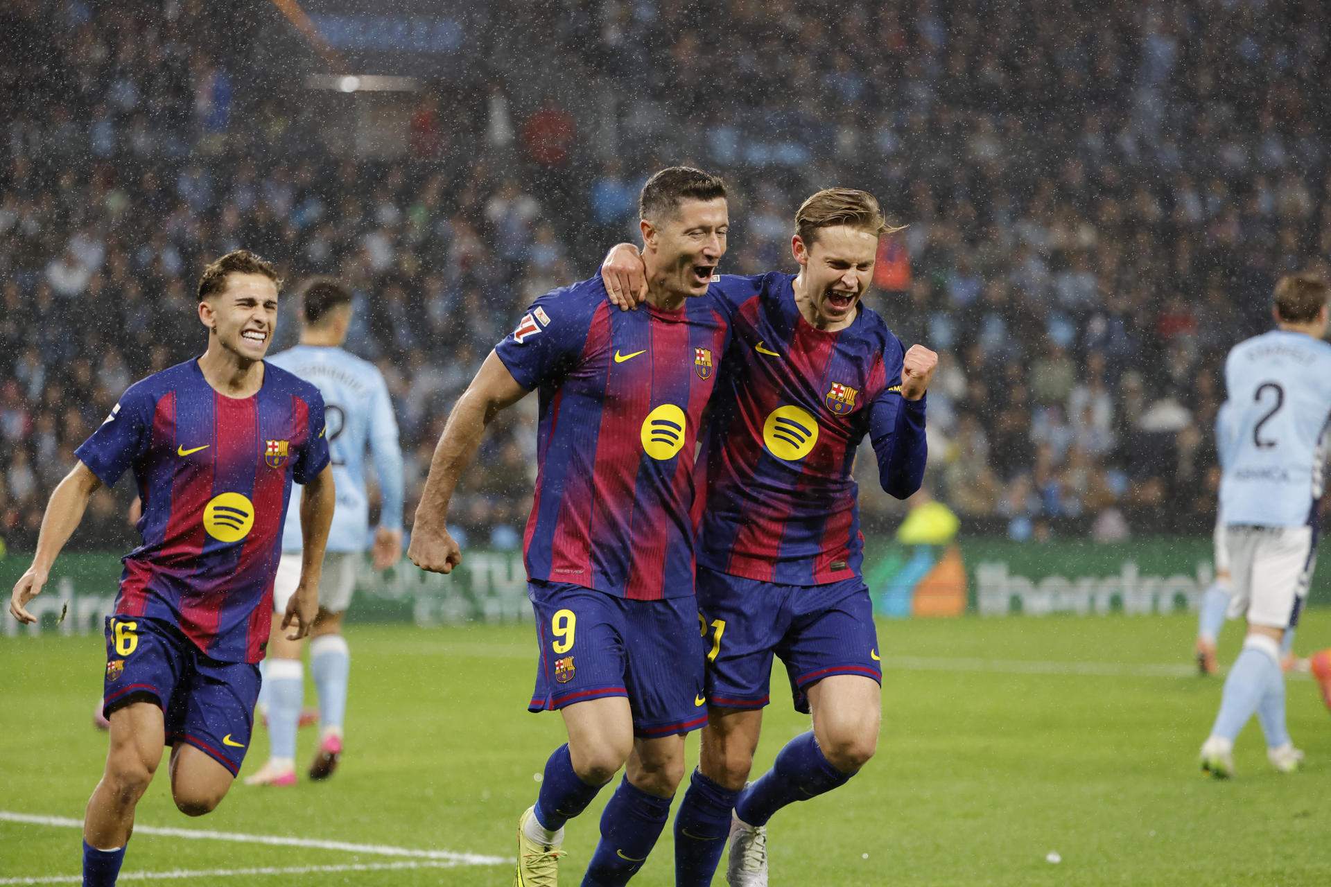 Un Barça amb un Lewandowski insaciable s'imposa al Celta (2-4) i li retalla dos punts al Reial Madrid