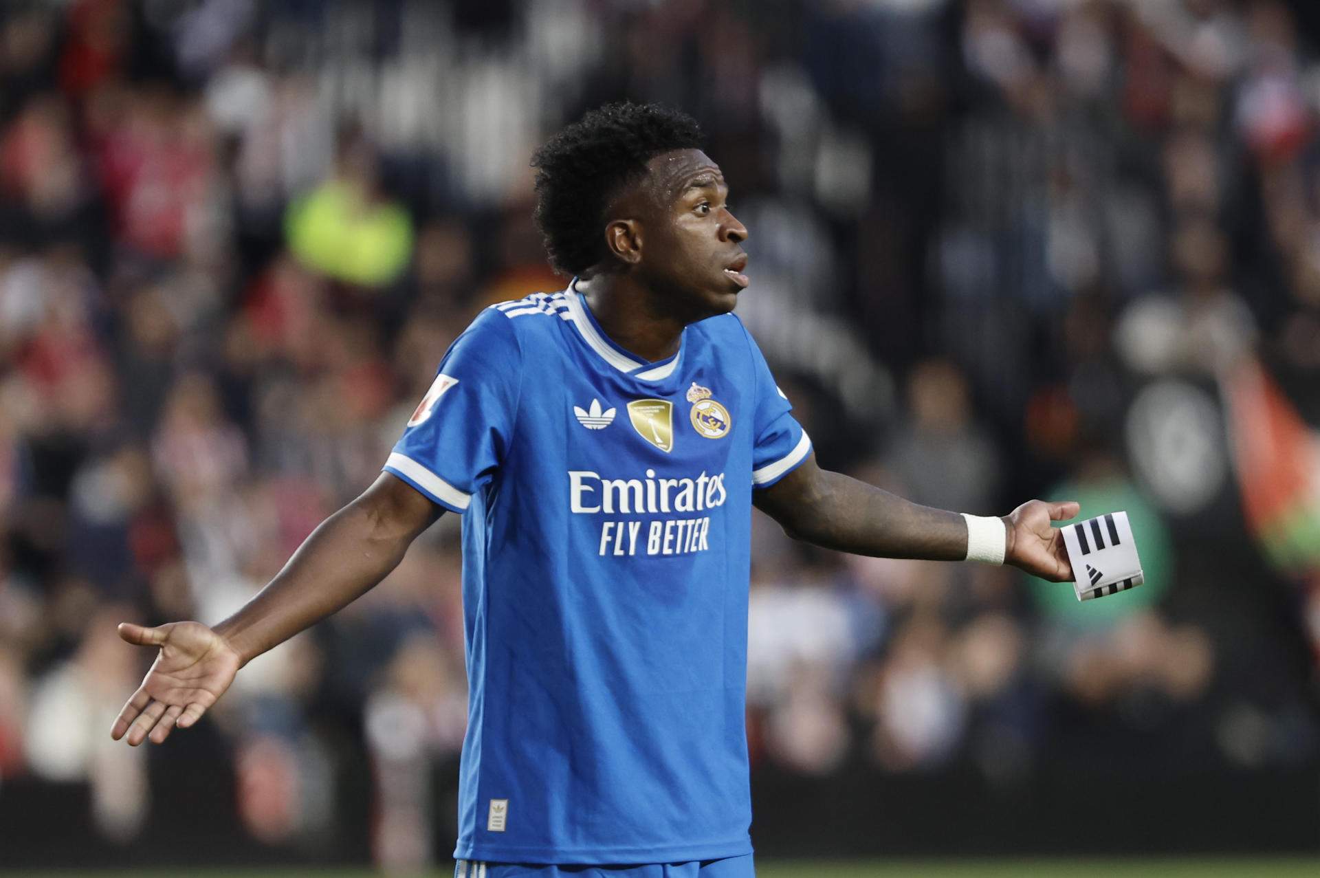 Augmenten a sis els jugadors del Reial Madrid que no li dirigeixen la paraula a Vinícius