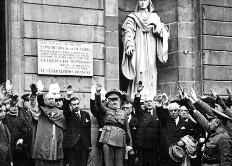 L’alcalde franquista de Barcelona complimenta els militars russos tsaristes