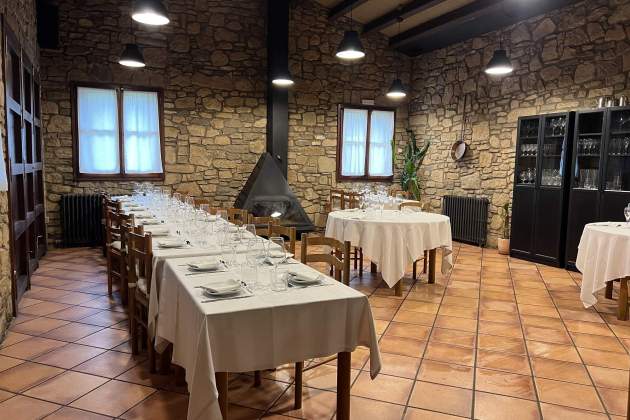 Interior del restaurant Mas Monells. / Foto: Jordi Avila