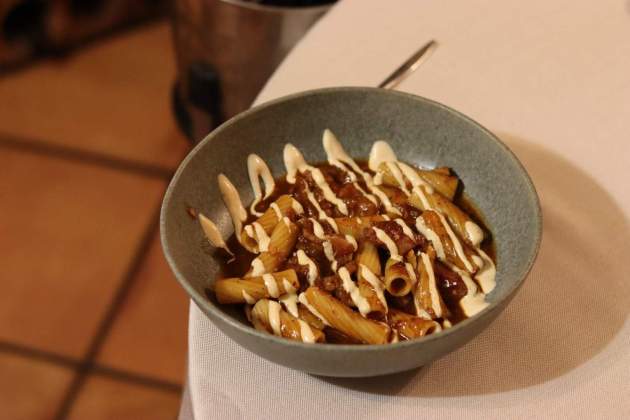 Capipota con macarrones del restaurante Mas Monells. / Foto: Jordi Àvila