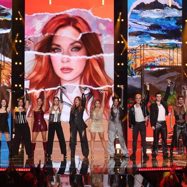 Leire Martínez cantando 'Mi Nombre' con los concursantes en la Gala 5 / Instagram