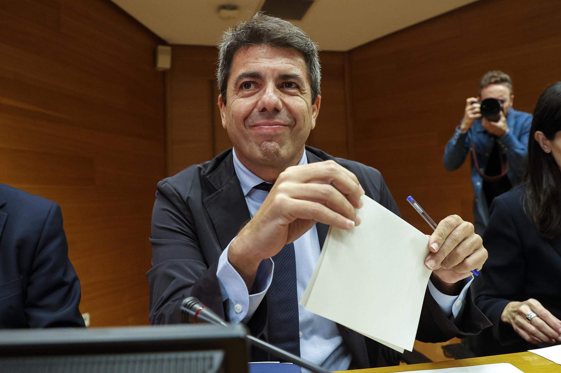 Mazón culpa el govern espanyol de la DANA i tira pilotes fora: “Jo no tenia responsabilitat operativa”